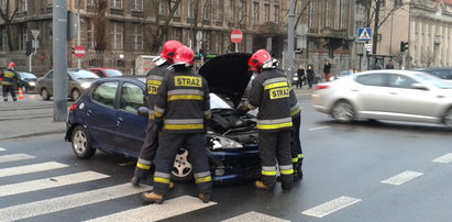 Kraksa, bo wjechał na czerwonym