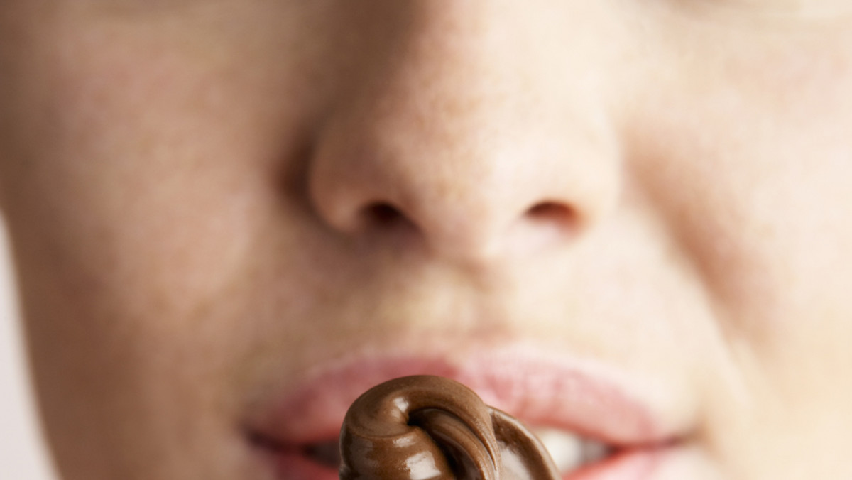 Dobra wiadomość dla łakomczuchów: czekolada jest dobra dla zdrowia. Regularne spożywanie tego smakołyku może obniżyć ryzyko choroby serca o jedną trzecią.