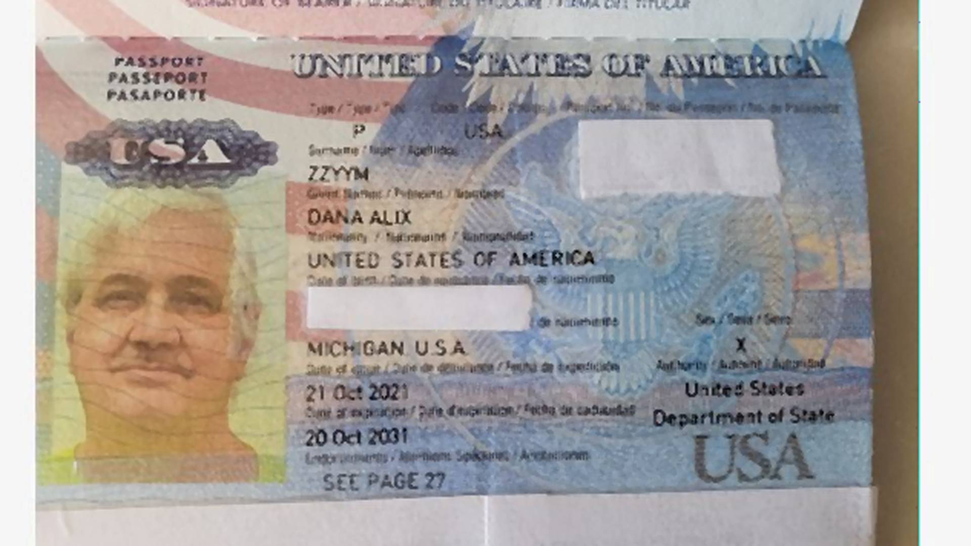 Dena je prva žena koja je dobila američki pasoš bez rodne oznake: Oslobađajuće je kad ne morate da se izjasnite kao muško ili žensko