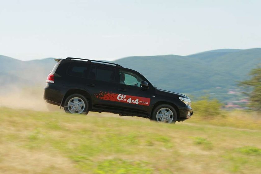 Toyota Land Cruiser: jej wysokość V8