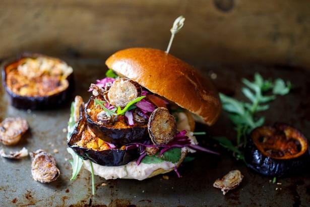 Wegański burger i stek z tofu znikną z menu restauracji? TSUE chce uporządkować kwestię nazewnictwa