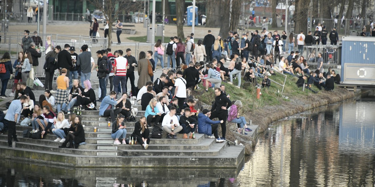 Wrocław. Notoryczne łamanie obostrzeń na Wyspie Słodowej.