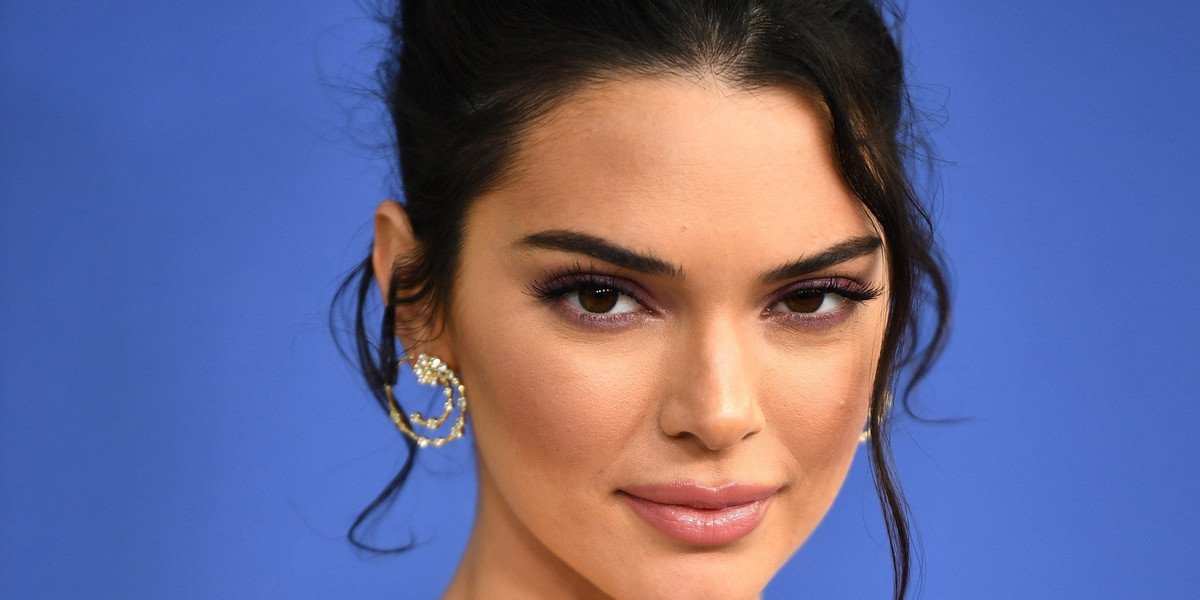 Kendall Jenner stała się ostatnio gwiazdą memów. Nie umiała pokroić ogórka