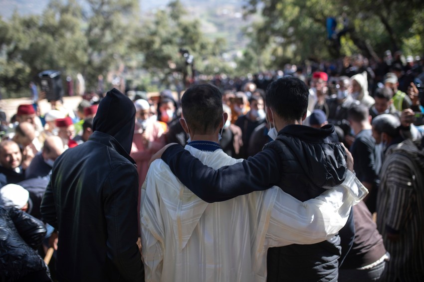 Otac Rajana Avrama (C) na sahrani