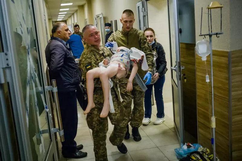 W wyniku ataku na dworzec w Kramatorsku zginęło kilkadziesiąt osób