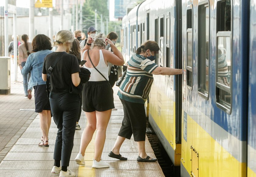 Tak się podróżuje pociągami SKM w Trójmieście. Bez masek i w tłoku