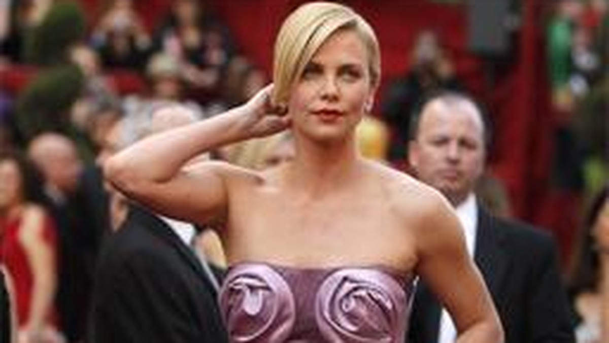 Charlize Theron jest inspiracją dla wielu ciężarnych kobiet w RPA, które nadają swoim córeczkom jej imię.