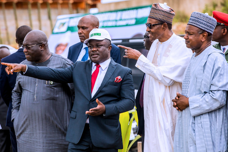 Cross River Governor, Ben Ayade, President Muhammadu Buhari and other governors during the inauguration of a rice seedling plant in Calabar in 2018 (VON)