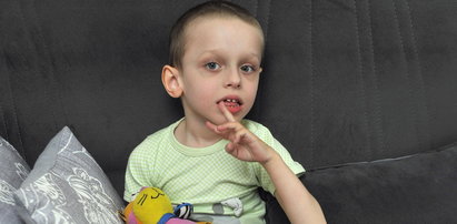 Filipek ma już 4, 5 roku, a lekarze wciąż szukają przyczyny choroby. "Chcemy wreszcie wiedzieć, jak leczyć synka"