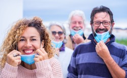 Regulacje covidowe do lamusa. Od 1 lipca nakazy znikają