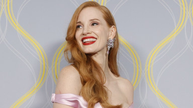 Jessica Chastain w różu i tajemnicza Vanessa Hudgens. Jej kolczyki są spektakularne