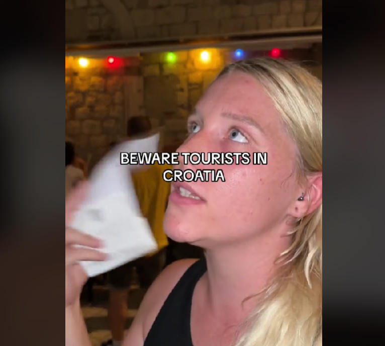 Mladá turistka dostala pokutu za pitie alkoholu na ulici v chorvátskom Splite.
