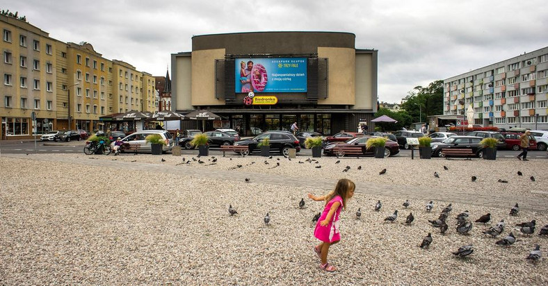 Dawne kino Milenium w Słupsku, obecnie sklep handlowy