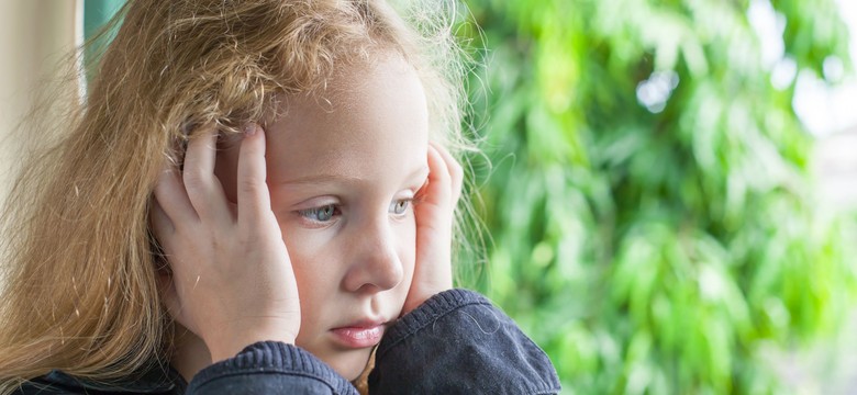 Psycholog o depresji: Dziecko może mieć duże problemy na miarę jego świata [WIDEO]