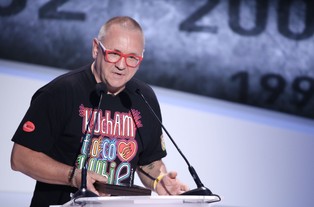 Bezinteresowna pomoc po polsku - spada. Pomagamy coraz mniej. Winny brak zaufania