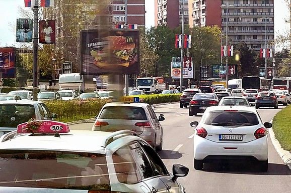 U OVO VREME NIKAKO NE SEDAJTE ZA VOLAN AMSS izdao hitno upozorenje za sve vozače: Evo kada se očekuju najveće gužve u saobraćaju