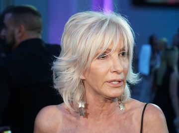 PEVAČICA (68) PROGOVORILA O SAJTU ZA ODRASLE: Ranije čistila toalete, danas nosi patike od 1.100 dolara, a evo na čemu misli da bi najbolje zaradila