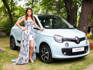 Katarzyna Glinka i Renault Twingo bizuu/fot. Renault