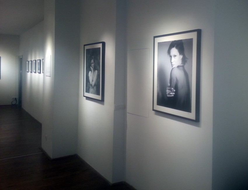 Izložba Brace Nenadovića pod nazivom "Portreti" slikani polaroid fotoaparatom