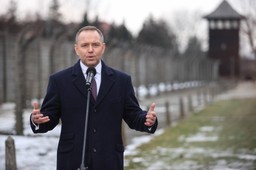 prezydent: auschwitz to symbol barbarzyństwa oraz obojętności wobec śm