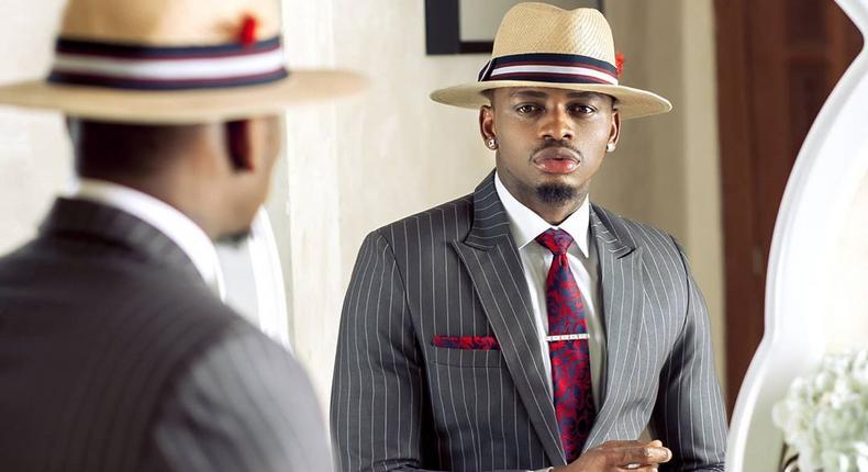 Diamond Platnumz reacts after President Uhuru Kenyatta danced to his song featuring Koffi Olomide