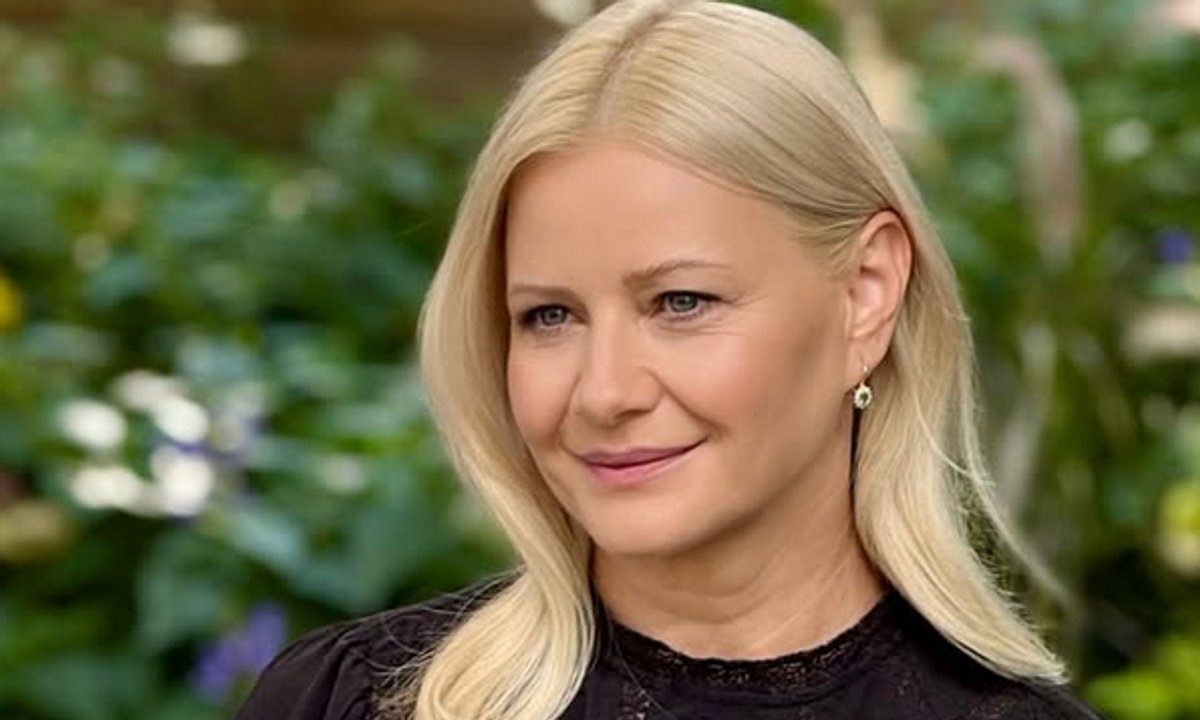 To nie prawda, iż jesienią białe spodnie są zakazane. Tak nosi je Małgorzata Kożuchowska