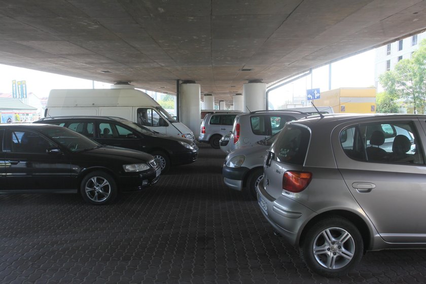 Parkingi pod wiaduktami mają zniknąć