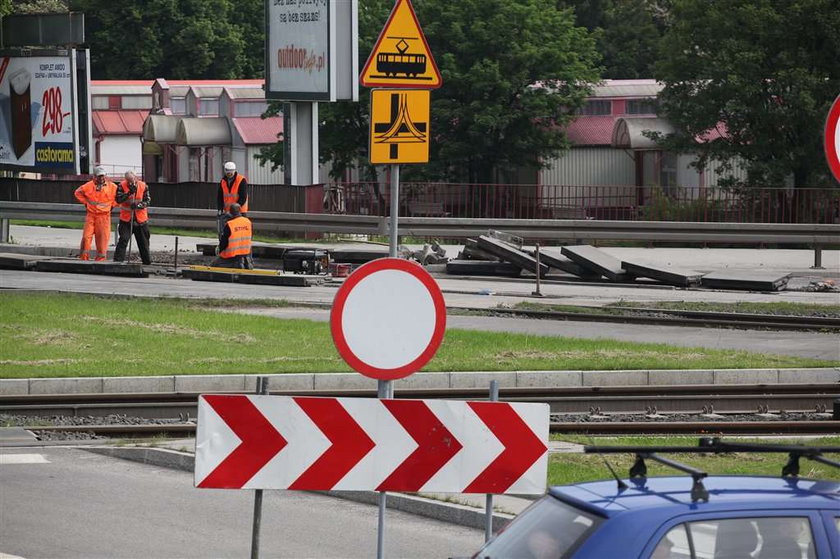 Urzędasy przez lenistwo zapewniły korek