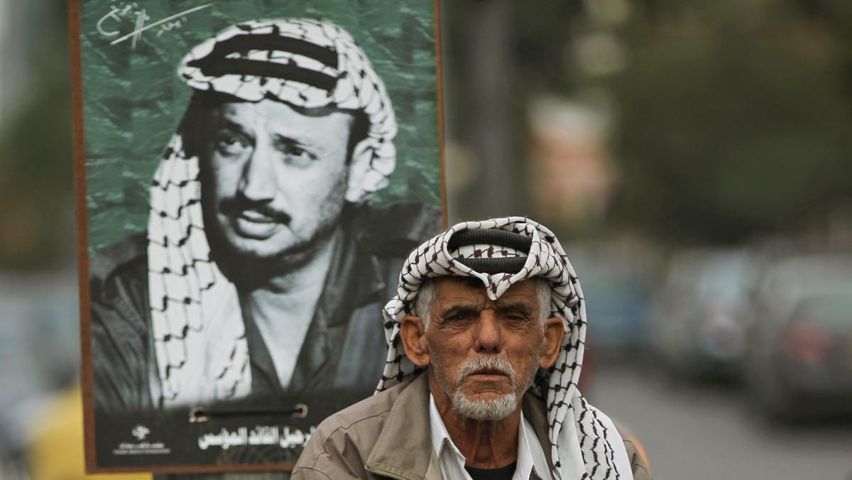 Ślady radioaktywnego polonu w ciele palestyńskiego lidera Jasera Arafata "sugerują niezbicie ingerencję osób trzecich" - poinformowali szwajcarscy eksperci, którzy prowadzili analizy. Zastrzegli, że nie mogą powiedzieć, iż polon był przyczyną śmierci.