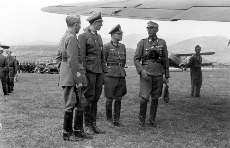 Oficiri Vermahta u Podgorici 1943: Kurt Valdhajm, drugi s leva