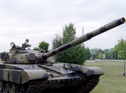 Czołg staranował skrzyżowanie