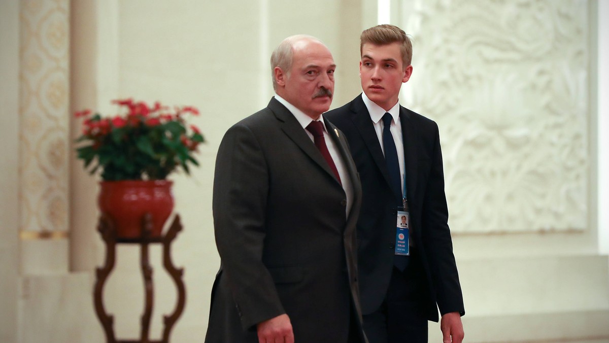 Aleksander Łukaszenko przygotowuje syna do przejęcia władzy, nazywając go 'księciem' [Źródło: Onet]