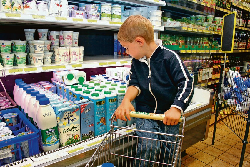 Nalog iz Brisela: Evropsko mleko je opet poskupelo, pa zaštita našeg tržišta nije više potrebna