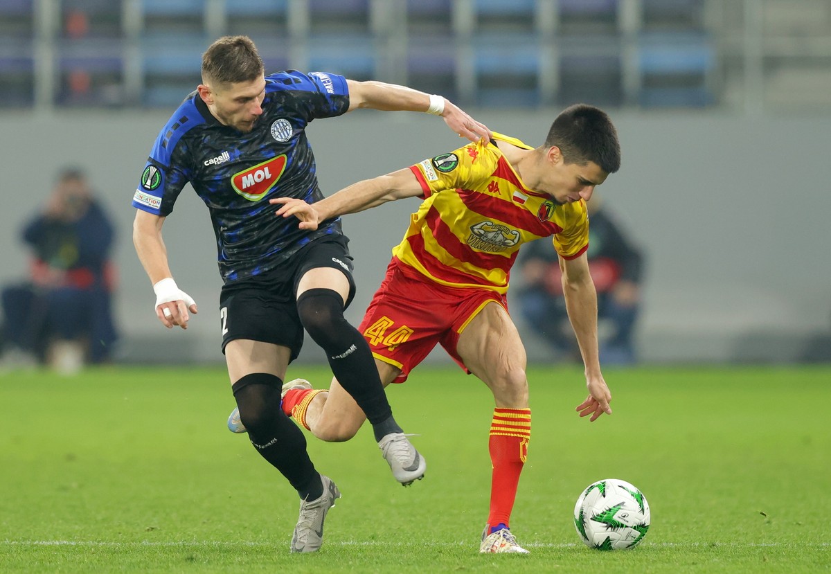 Joao Moutinho (Jagiellonia) i Stefan Jovanovic (TSC)