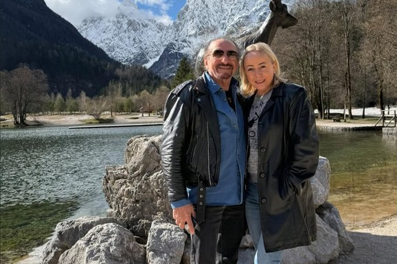 ZAVEO JE KADA JE IMAO 52, A ONA 18 GODINA Pevač danas sa ženom slavi godišnjicu braka: "Hvala ti za svaku godinu ljubavi"