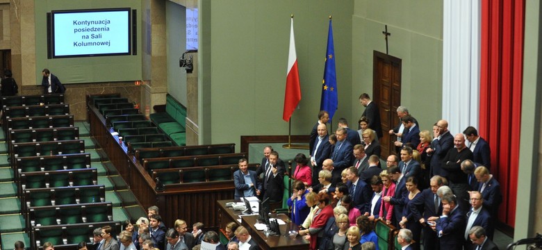 Demokracja kolumnowa. Czy można tak uchwalać budżet? Co, jeśli ustawa na 2017 została przyjęta wadliwie?