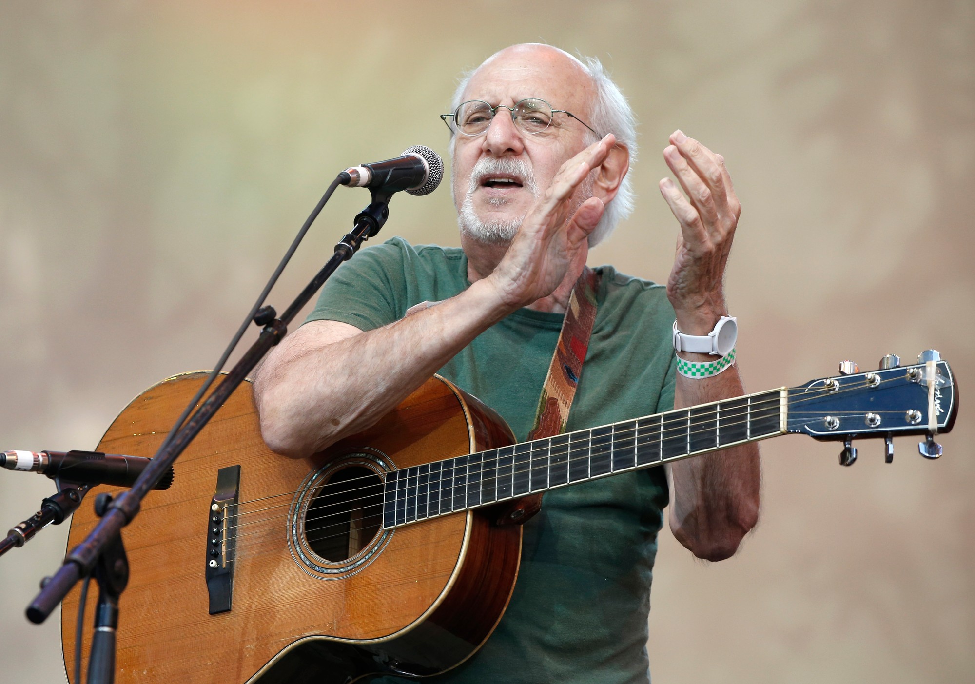Peter Yarrow, spevák skupiny Peter, Paul and Mary, zomrel vo veku 86 rokov.