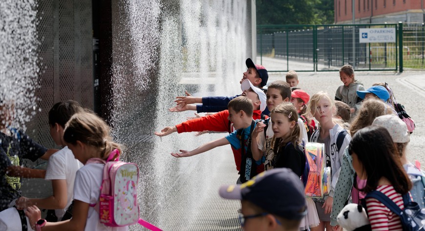 Absolwenci Akademi H2O podczas wizyty w Hydropolis.