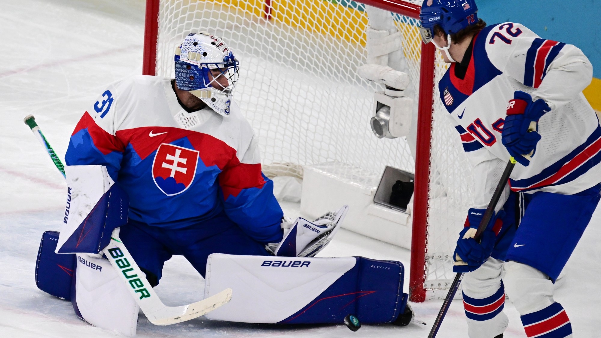 Samuel Hlavaj (Slovensko) a Tage Thompson (USA).