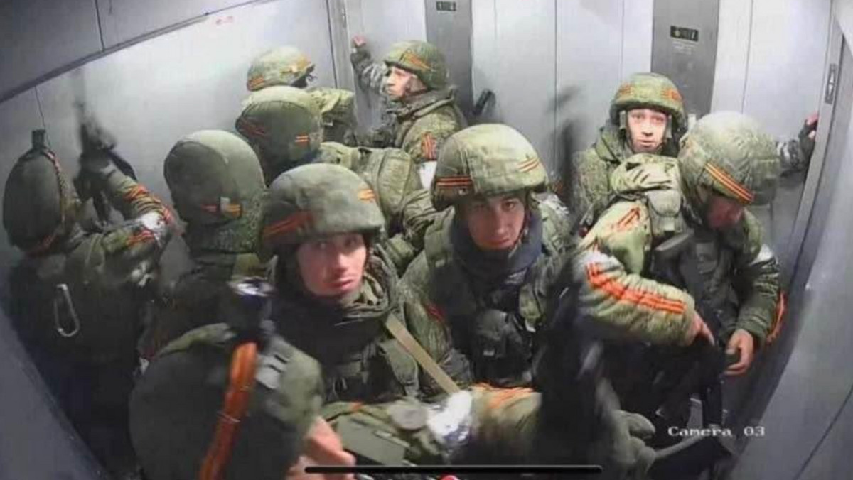 Ukraina. Rosyjscy żołnierze uwięzieni w windzie przez Ukraińców
