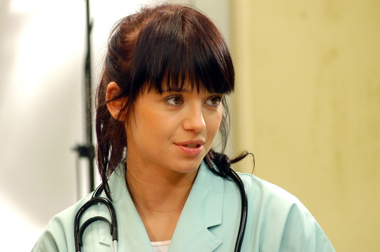 Aktorka Anna Przybylska w serialu 'Daleko od noszy'