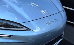 Chiński odwet na UE za cła. Jest zakaz inwestycji we Wspólnocie dla producentów aut