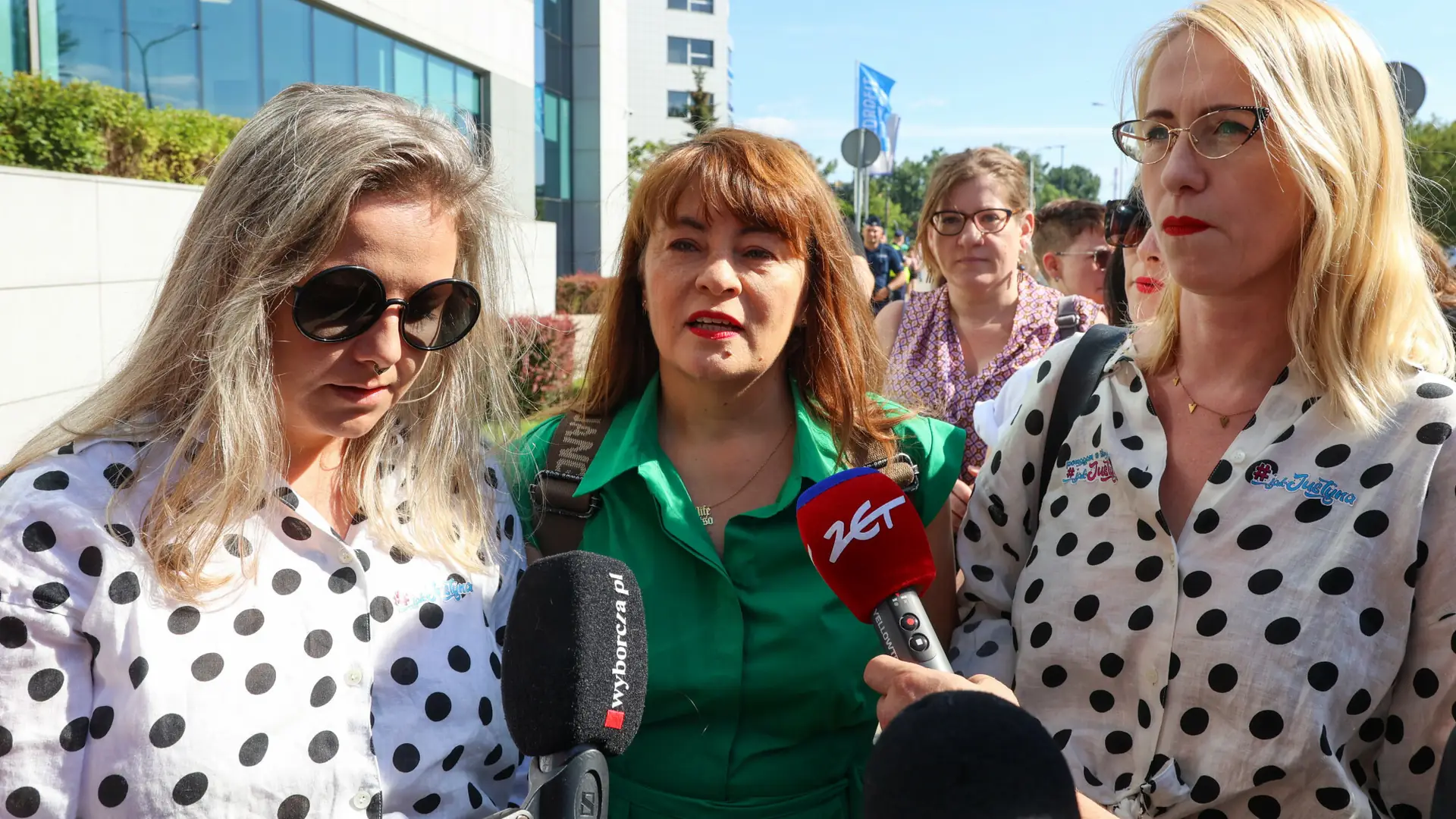 Rozprawa Justyny za pomoc w aborcji odroczona. "Pod sądem bardzo dużo policji"