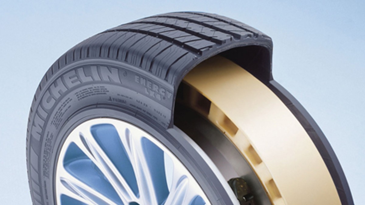 Run flat. Шины Michelin RUNFLAT. RUNFLAT Мишлен. Мишлен Ранфлет зима. Шины Michelin РАН флэт.