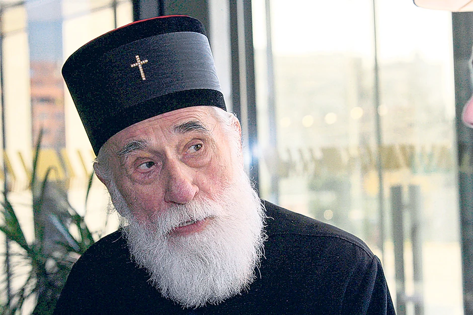 Pred oltarima takve crkve Crnogorci neće klečati, takvom rešenju se protivi i Srpska pravoslavna crkva, kaže Miraš Dedeić