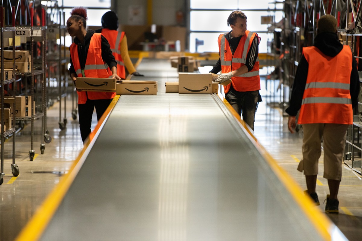 „W pogoni za zyskami Amazon poświęca ciała swoich pracowników”. Druzgocące wyniki dochodzenia
