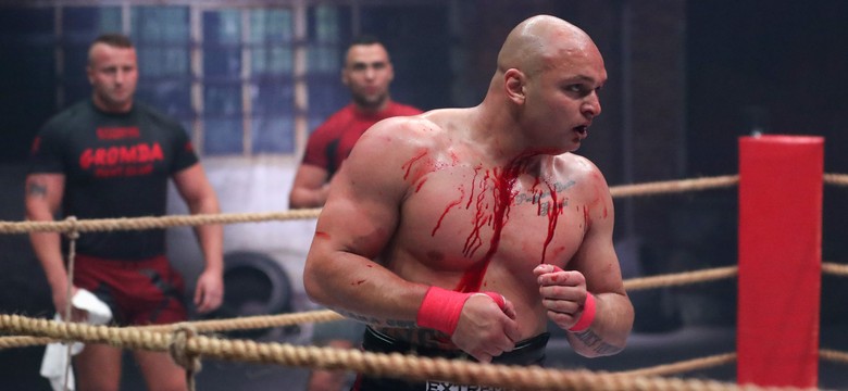 Krew lała się strumieniami. Kuźma wygrał turniej w boksie na gołe pięści