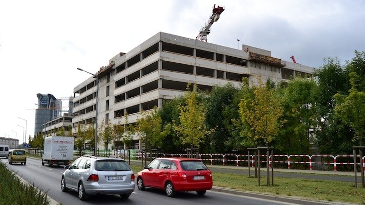 Skończyły się już czasy budowania prostych biurowców, w których stosuje się najprostsze rozwiązania konstrukcyjne. Pierwszym zwiastunem w Poznaniu był biurowiec firmy Allegro. Wkrótce zaś wysoki standard biur będzie obecny w parku biurowym Business Garden Poznań.