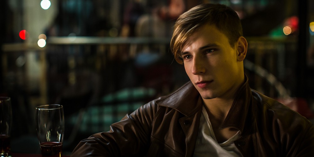 Oto zwiastun 'Warsaw by Night' z piosenką Elli Eyre: