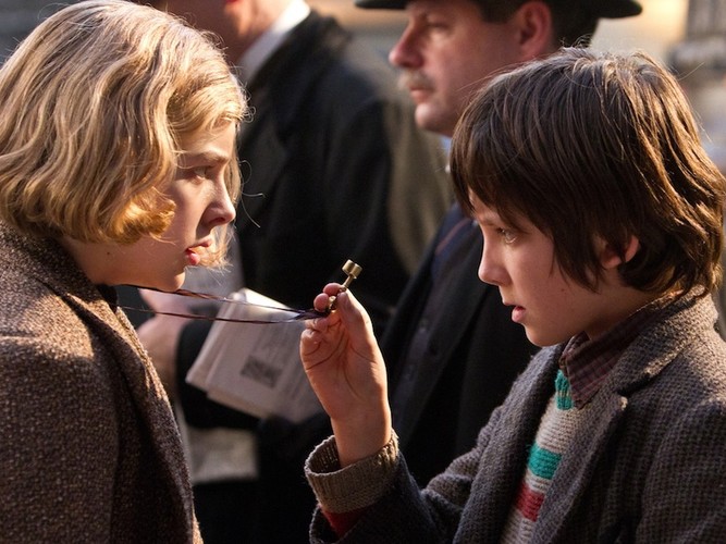 'Hugo' jest zupełnym wyjątkiem w twórczości Martina Scorsese, a jednak to bodaj film najbliższy jego sercu' (Roger Ebert, Chicago Sun-Times)